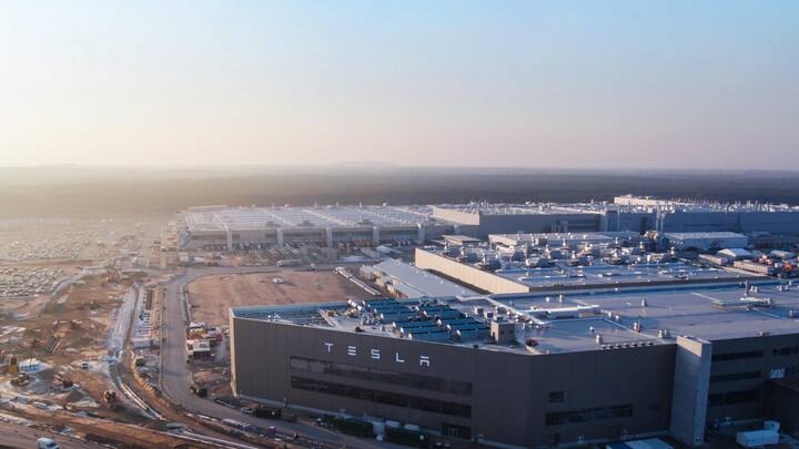 <p>Berlin: Die Auslastung in den Gigafactories lässt derzeit zu wünschen übrig. Investoren hoffen auf das neu designte Model Y.</p>