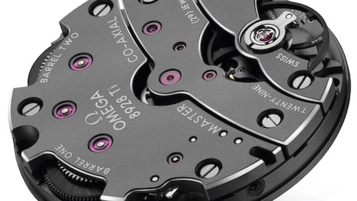 Omega-Titankaliber-8928-Handaufzug-Co-Axial-Hemmung.jpg