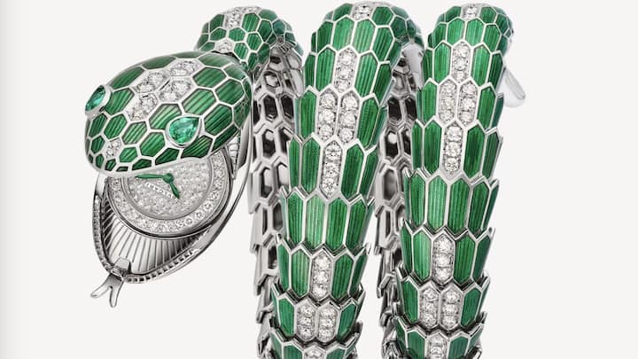 <p>In der Serpenti Misteriosi mit dem legendären Schlangenmotiv von Bulgari tickt das speziell für diese Preziose hergestellte zwölf Millimeter kleine mechanische Piccolissimo-Uhrwerk.</p>