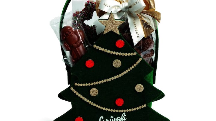 Tannenbaum-Täschli mit Weihnachtsspezialitäten von Sprüngli, 35 Fr.