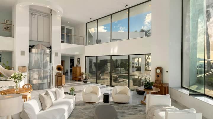 Der Glasaufzug ist auch heute noch erhalten.