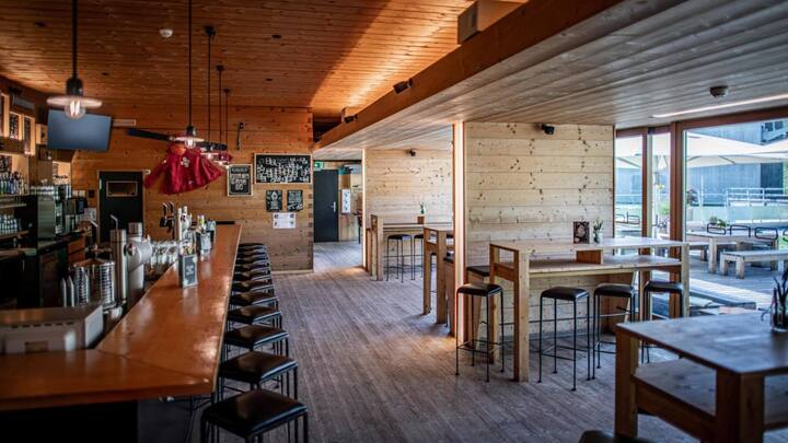 Die «Legna Bar» an der Talstation in Flims.