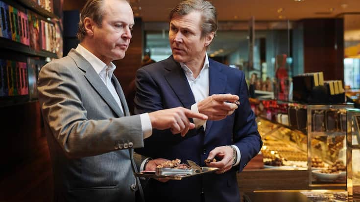 Die seit 1836 bestehende Zürcher Confiserie Sprüngli ist mittlerweile in der ganzen Schweiz aktiv. CEO Tomas Prenosil (r.) führt sie zusammen mit seinem Bruder Milan (l.) in der fünften Generation. Trotz der langen Tradition suchen sie stets nach neuen Kr