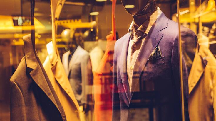 Luxusmode Schaufenster Anzug