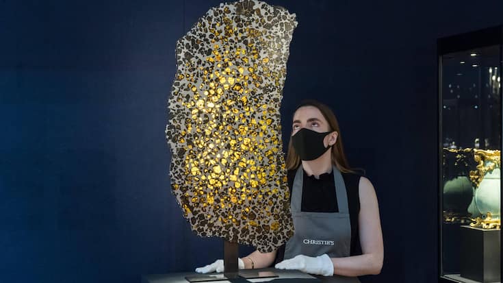 Eine Scheibe des Fukang-Meteoriten, gefunden in der chinesischen Provinz Xin­jiang. Auktionspreis 2021: 525'000 Pfund.