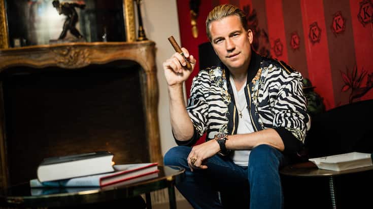 Foto: Stefan Bohrer, April 2025, Biel-Benken: Reto Scherrer wandert von Biel nach Basel an den ESC. Im "House of Wine" trifft Scherrer auf DJ Antoine.