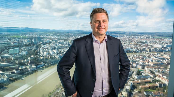 Thomas Schinecker (vorne), seit Frühling 2023 CEO von Roche, dreht auf – und emanzipiert sich allmählich von seinem Vorgänger Severin Schwan.
