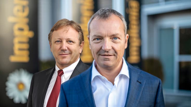 Hans-Ulrich Meister (l.) und André Wyss kamen als Neulinge in die Baubranche. Allmählich scheinen ihre Rezepte bei Implenia aber zu greifen.
