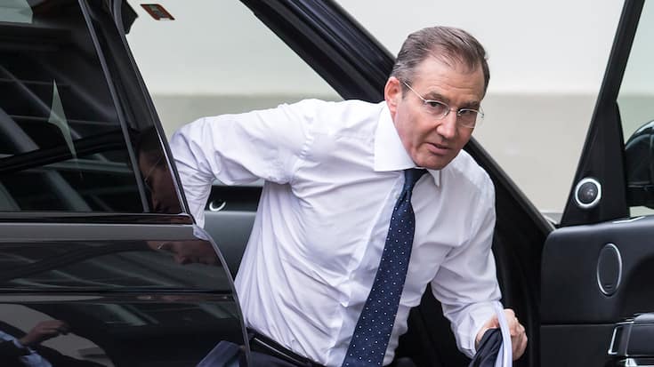 Ivan Glasenberg, CEO Glencore, ist auf dem Weg zur Glencore-Jahresversammlung am Mittwoch, 2. Mai 2018, in Zug. (KEYSTONE/Alexandra Wey)