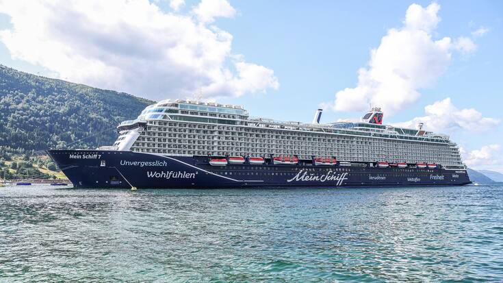 Ein Kreuzfahrtschiff des deutschen Reisekonzerns TUI (2025).