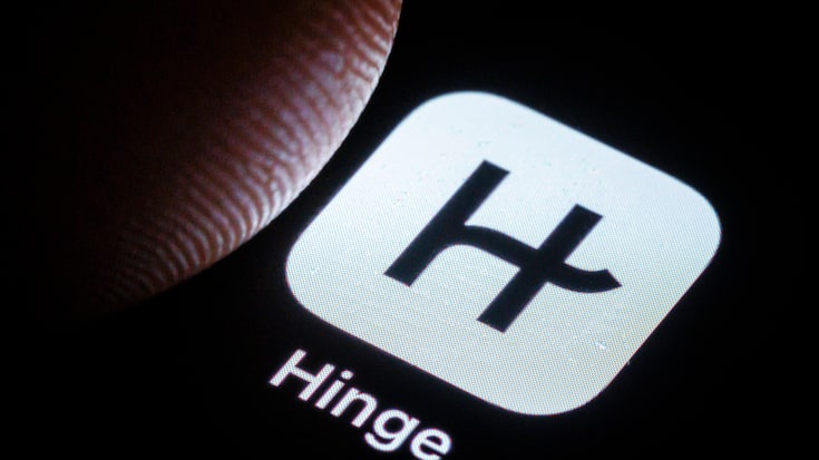 Die Dating-App von Hinge wird auf einem Smartphone angezeigt (Symbolbild)