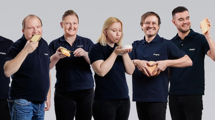 Michel Sägesser (3. v.l.) und sein Team suchen stets die besten Käsesorten.