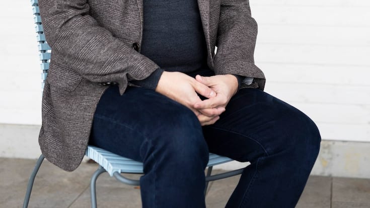 Portrait von China Experte Ralph Weber, der als Professor am Europainstitut an der UniversitÃ¤t Basel arbeitet. Aufgenommen am 26.01.2021 in seinem GartenhÃ¤uschen. 