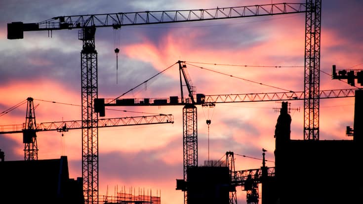 A building site at sunset with cranes silhouetted against a red sky, 2007. Artist: Historic England Staff Photographer. (Photo English Heritage/Heritage Images/Getty Images)