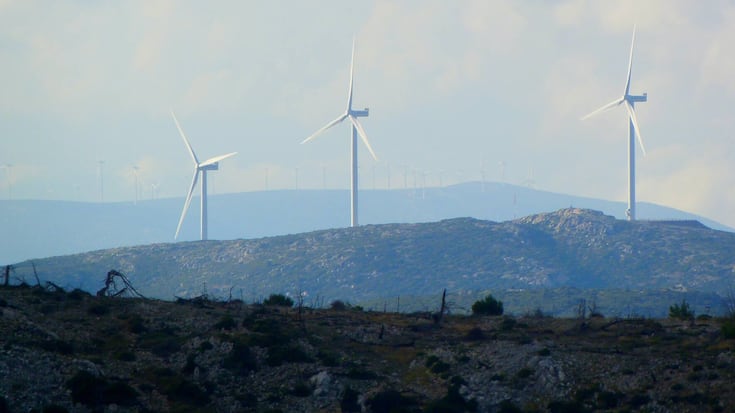Windraeder auf einem Huegel
