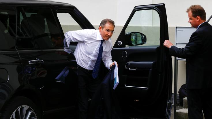 Ivan Glasenberg, CEO of commodities trader Glencore, arrives before the company's annual shareholder meeting in Zug, Switzerland May 2, 2018. REUTERS/Arnd Wiegmann - RC167F557D70