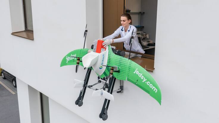 Installation und Inbetriebnahme der Transportdrohne von jedsy.com für Proben der Firma Dr Risch.