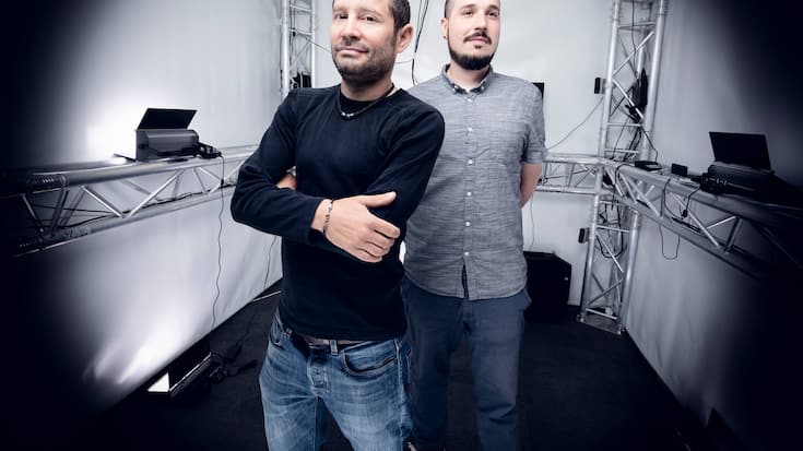 Javier Bello Ruiz (graues Hemd) und Robin Mange