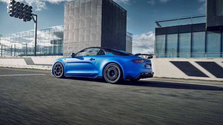 Klein, stark, blau: Der Alpine R markiert die Spitze der erfolgreich neu aufgelegten Tochtermarke von Renault. Schnell ist er, und schnell sieht er auch aus.