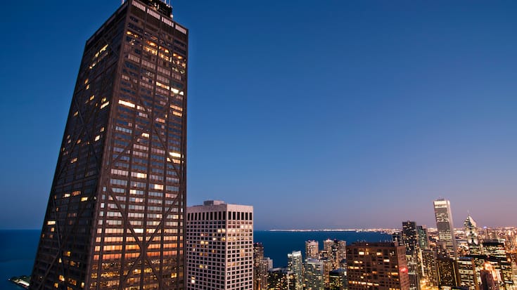 JOHN HANCOCK TOWER LOOP SKYLINE FROM 900 NORTH MICHIGAN ROOFTOP DOWNTOWN CHICAGO ILLINOIS USA JOHN HANCOCK TOWER LOOP SKYLINE FROM 900 NORTH MICHIGAN ROOFTOP DOWNTOWN CHICAGO ILLINOIS USA (KEYSTONE/PHOTONONSTOP/Russel KORD)