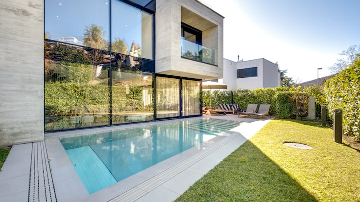 Collina d’Oro, Montagnola: Die 8,5-Zimmer-Villa südlich von Lugano wurde 2015 erbaut und verfügt über vier Schlafzimmer und fünf Badezimmer. Preis: 4 700 000 Franken.