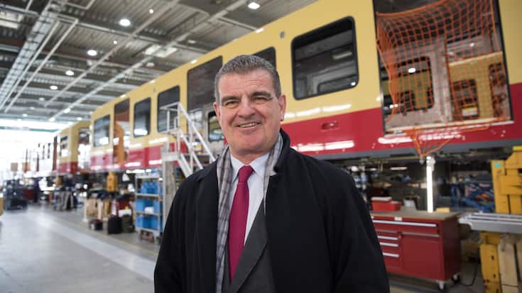 12.02.2019, Berlin: Peter Spuhler, Mehrheitseigner der Stadler Rail AG, steht in seiner Werkshalle der Stadler Rail AG. Foto: Jrg Carstensen/dpa [ Rechtehinweis: picture alliance/Jrg Carstensen/dpa ]