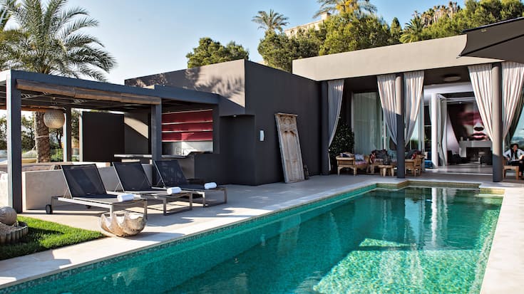 Villa Anja Graf, Immobilien