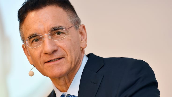 Yves Serra, CEO Georg Fischer AG orientiert an einer Medienkonfrenz in Zuerich am Dienstag, 28. Februar 2017 ueber das vergangene Geschaeftsjahr. Der Umsatz der Georg Fischer AG ist 2016 um drei Prozent gestiegen auf ueber 3,7 Milliarden Franken. Der Betriebsgewinn hat ebenfalls zugenommen, und zwar gleich um 14 Prozent auf 225 Millionen Franken.(KEYSTONE/Walter Bieri)