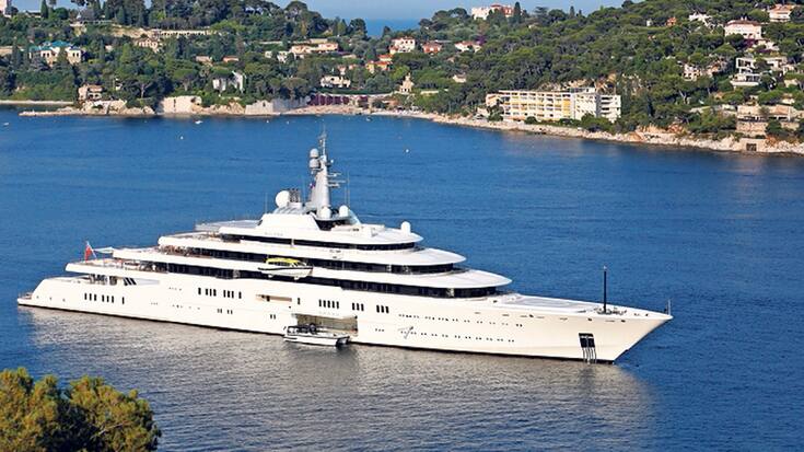 Yacht