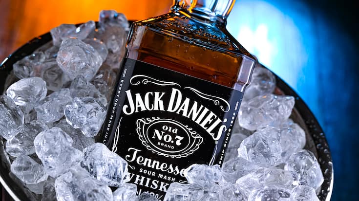 Eine Flasche «Jack Daniel's» -  hergestellt von der Jack Daniel Distillery und seit 1956 im Besitz der Brown-Forman Corporation.