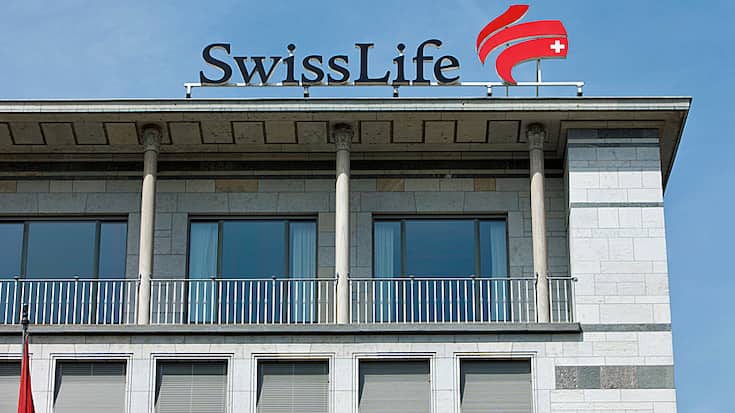Das Logo von Swiss-Life am Hauptsitz.