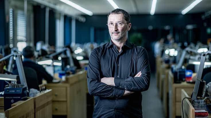Pierre Salanitro and his luxury stone/gems setting company in Geneva. GenÃ¨ve,  le 20.02.2020 Â© David WagniÃ¨res