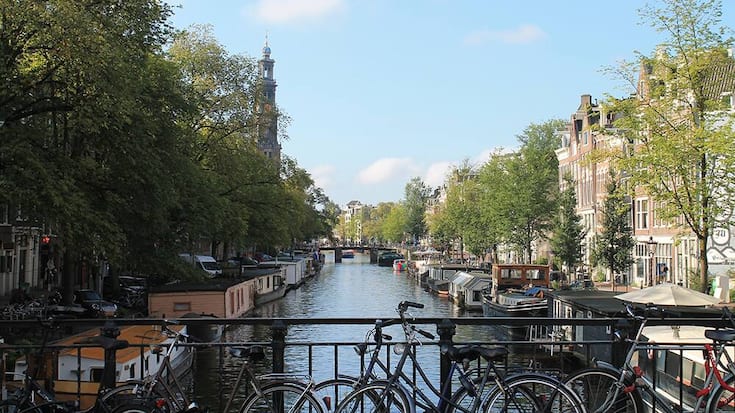 amsterdam-grachten-velo.jpg