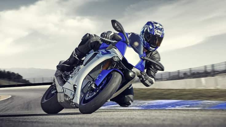 2015-yamaha-yzf-r1-eu-race-blu-action-001.jpg