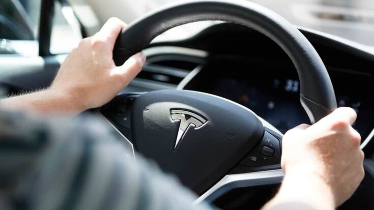 tesla-lenkrad.jpg