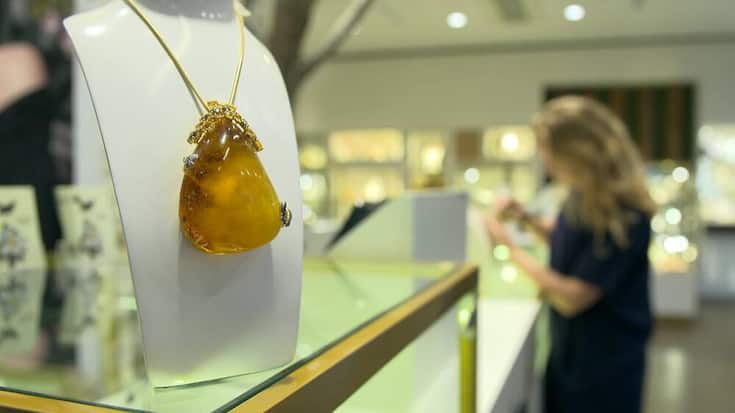 cnn-silk-road_house-of-amber-shop.jpg