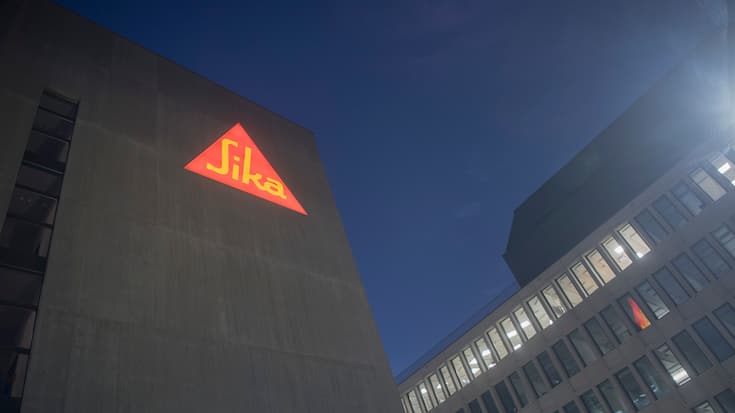 ARCHIVBILD ZUM JAHRESERGEBNIS 2018 VON SIKA, AM FREITAG, 22. FEBRUAR 2019 ---- Das Logo des Bauchemie- und Klebstoffherstellers Sika im Forschungs- und Entwicklungszentrum Tueffenwies, anlaesslich einer Medienkonferenz zum Entscheid des Zuger Kantonsgerichts, am Freitag, 28. Oktober 2016, in Zuerich. Das Zuger Kantonsgericht wird am Abend sein Urteil im Rechtsstreit um eine Uebernahme der Kontrollmehrheit durch den franzoesischen Saint Gobain-Konzern bekannt geben. (KEYSTONE/Urs Flueeler)
