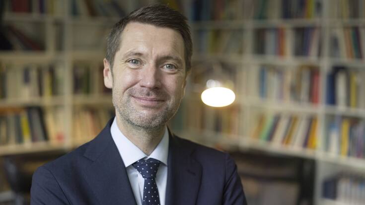 Portrait of Peter Gruenenfelder, designated director of Avenir Suisse, taken in his office in Zurich, Switzerland, on March 30, 2016. Peter Gruenenfelder will take office on April 1, 2016. (KEYSTONE/Gaetan Bally)Peter Gruenenfelder, designierter Direktor von Avenir Suisse, portraitiert am 30. Maerz im Buero von Avenir Suisse in Zuerich. Peter Gruenenfelder tritt sein Amt am 1. April 2016 an. (KEYSTONE/Gaetan Bally)