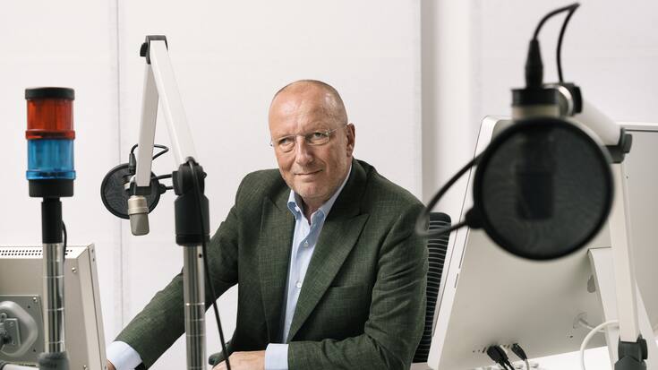 Portrait of Roger de Weck, General Director of Swiss Broadcasting Corporation, SRG SSR, taken in a radio studio at the broadcasting corporation in Bern, Switzerland, on August 29, 2016. (KEYSTONE/Christian Beutler)Roger de Weck, Generaldirektor der SRG SSR, portraitiert am 29. August 2016 in einem Radiostudio der SRG in Bern. (KEYSTONE/Christian Beutler)