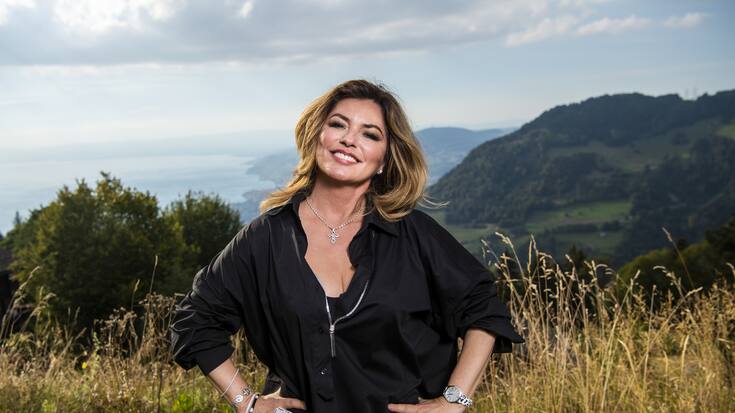 Shania Twain auf den Hügeln von Montreaux nahe der Claude Nobs Chalets.