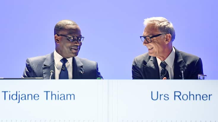 Urs Rohner, right, president of the board of directors of Switzerland's second biggest bank Credit Suisse (CS) and Tidjane Thiam, left,  CEO, during the start of the general assembly at the Hallenstadion in Zurich, Switzerland, Friday, April 27,  2018. (KEYSTONE/Walter Bieri)