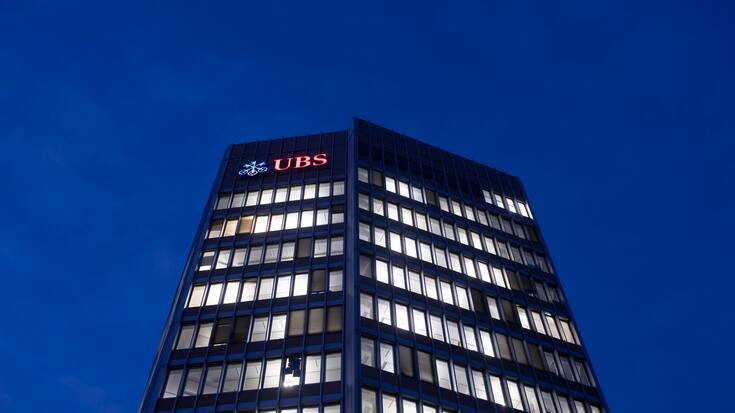 Das Logo der Bank UBS leuchtet am Montag, 21. Januar 2019 in Zuerich. (KEYSTONE/Ennio Leanza)
