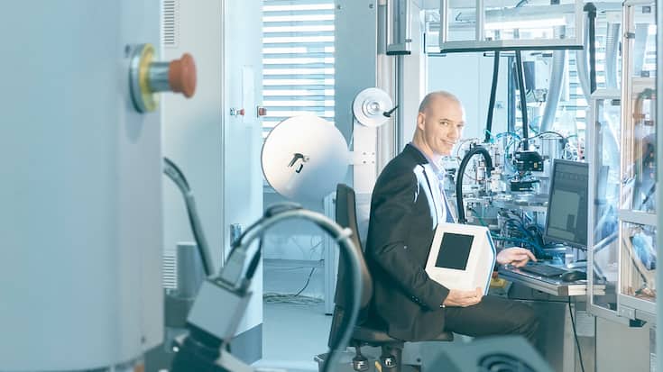 Nicolas Durand, CEO of Abionic SA poses with a Abioscope machine at their laboratory in Epalinges, near Lausanne on November 17, 2020.  Photo: Â© 2020 Michael Buholzer