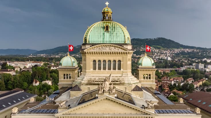 Luftaufnahme vom Bundeshaus in Bern, Schweiz, am Mittwoch, 8. August 2018. (KEYSTONE/Thomas Hodel)..
