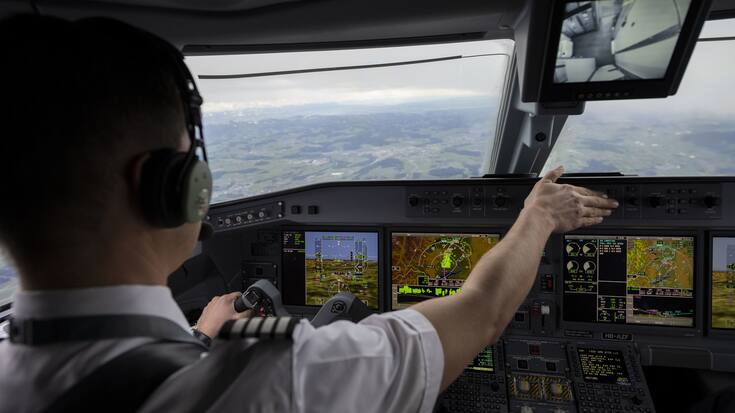 SCHWEIZ LUFTFAHRT HELVETIC AIRWAYS PILOT