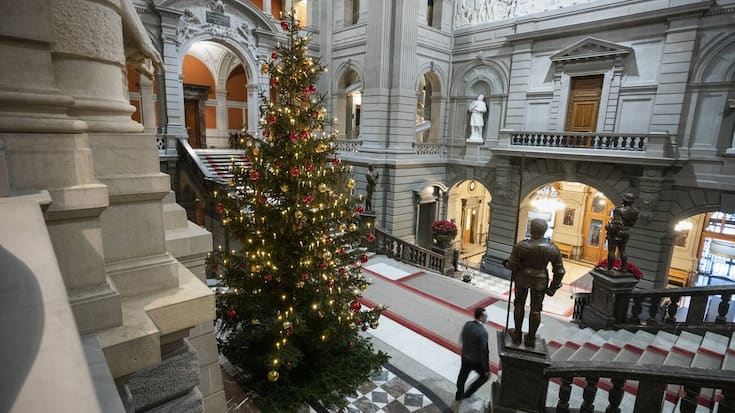 SCHWEIZ SESSION BUNDESHAUS WEIHNACHTSBAUM