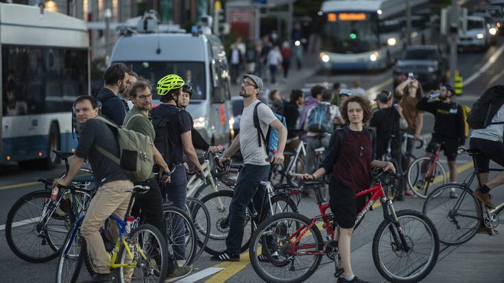 SCHWEIZ FAHRRAD DEMONSTRATION "CRITICAL MASS"
