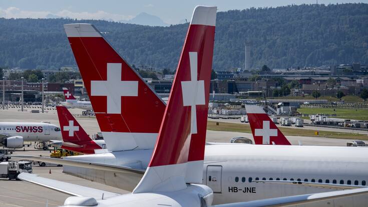 SCHWEIZ FLUGHAFEN ZUERICH FERIEN