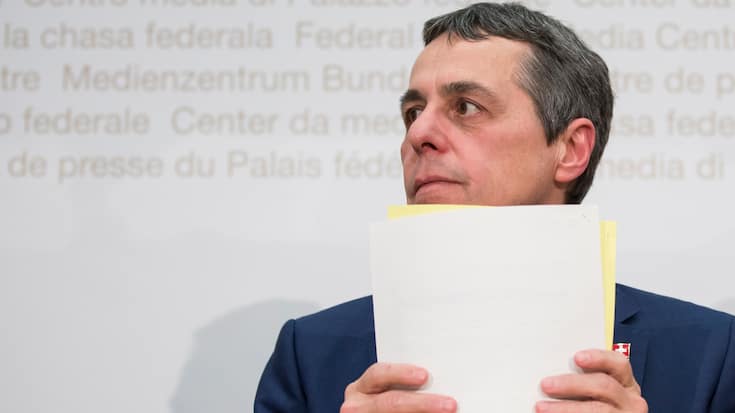 Bundesrat Ignazio Cassis, Vorsteher EDA, nach der Medienkonferenz ueber die Beziehungen zwischen der Schweiz und der EU am Mittwoch, 31. Januar 2018 in Bern. (KEYSTONE/Christian Merz)