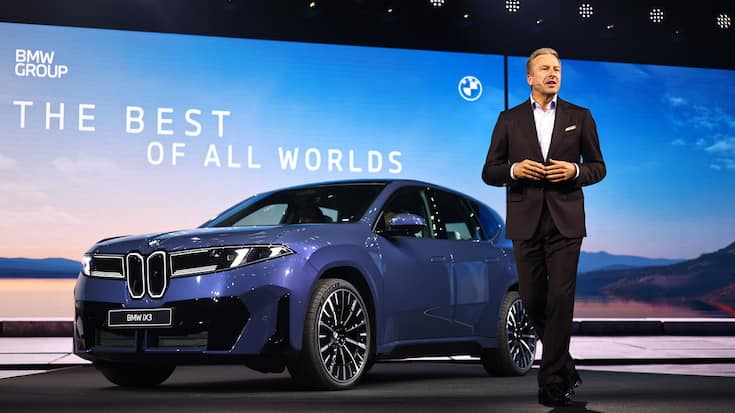 epa12354094 BMW CEO Oliver Zipse presents the first production vehicle of the New Class BMW iX3 during its World premiere in Munich, Germany, 05 September 2025. The International Motor Show Germany IAA MOBILITY 2025 takes place in Munich from 09 to 14 September 2025, featuring numerous world premieres, and focuses on electric mobility and digitization. EPA/ANNA SZILAGYI